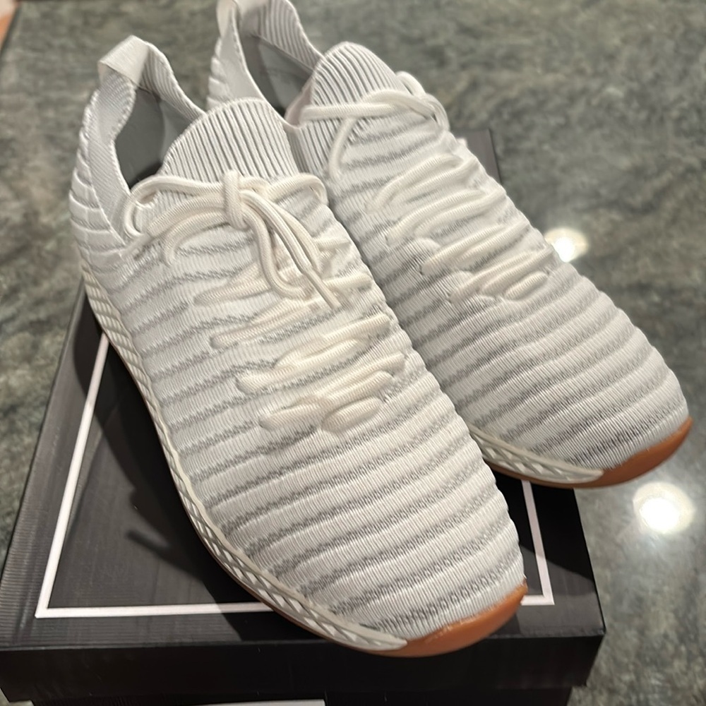 J/Slides women’s Sneakers, White & gray, size 6, 7, 8, 9, and 10